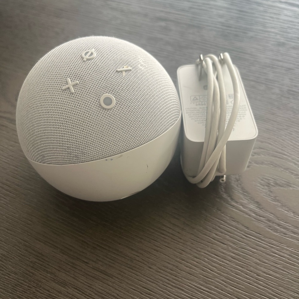 Amazon White Smart Speaker with Charger